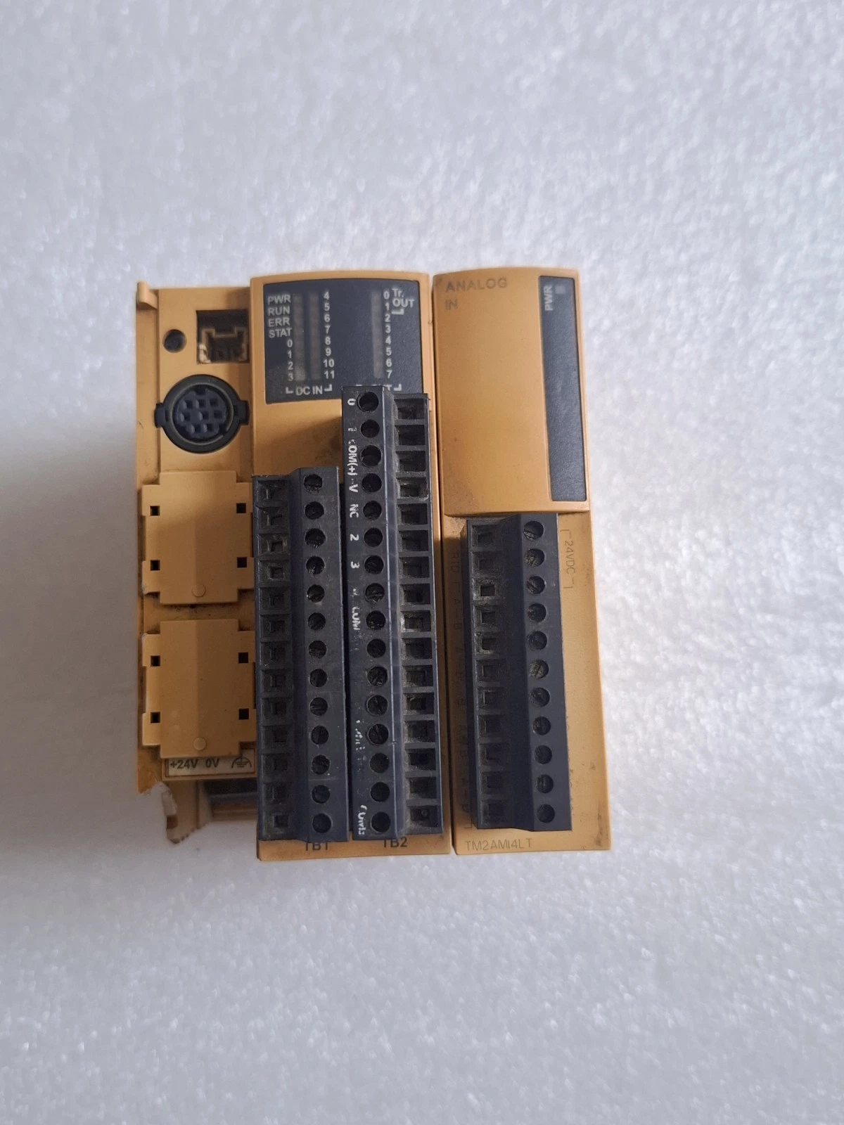 SCHNEIDER TWDLMDA20DRT WITH ANALOG INPUT MODULE TM2AMI4LT MINOR COSMETIC DAMAGED